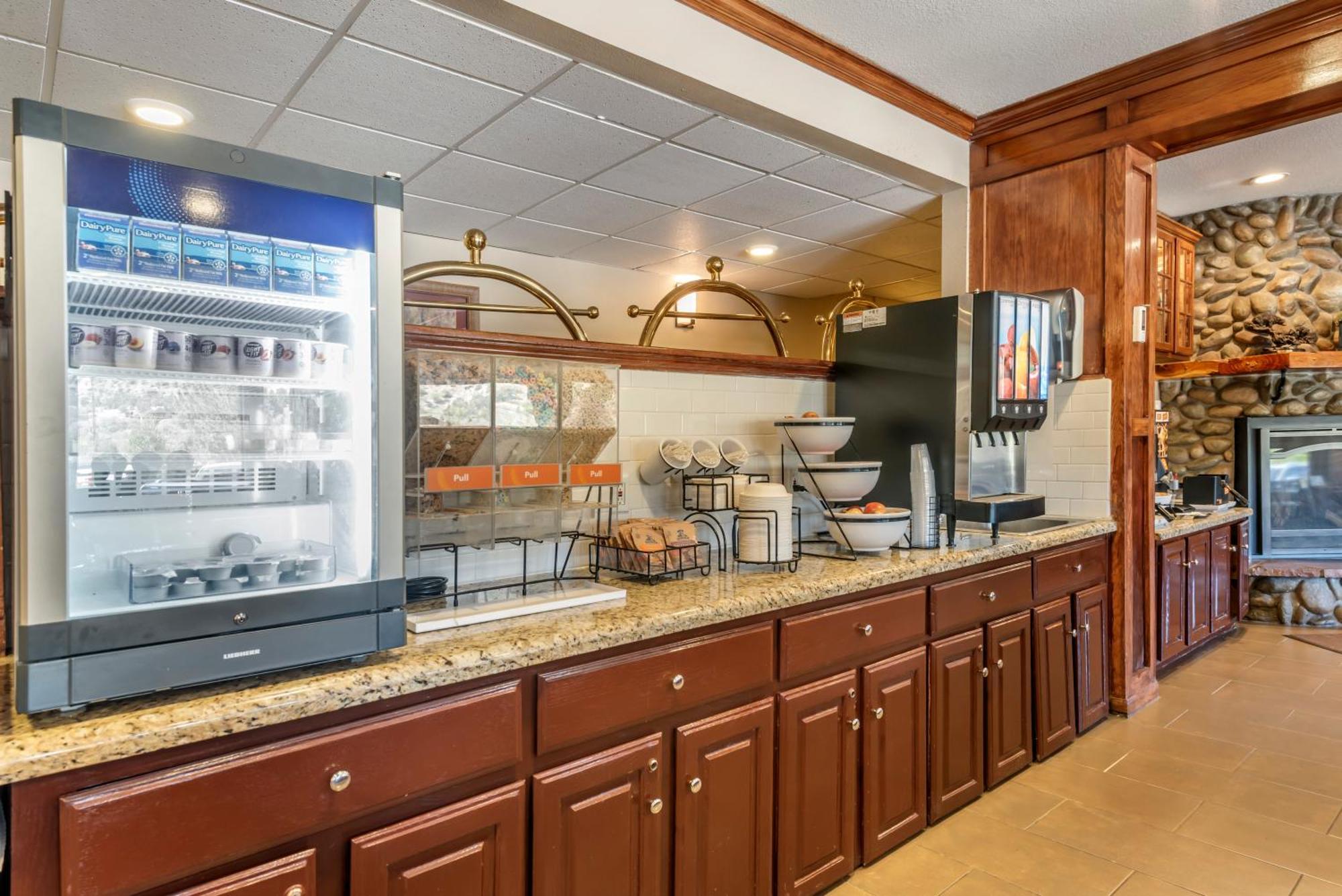 Comfort Inn&suites Hotel